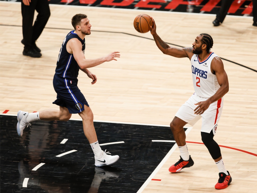 比赛进入最后一节时，双方比分僵持，谁都不